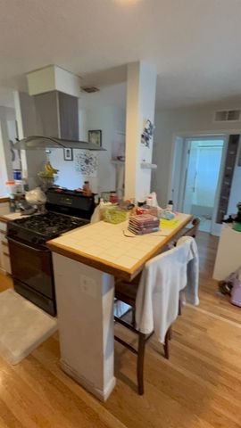 9125 Cecile Way, Sacramento, CA 95826