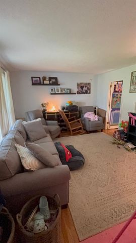 9125 Cecile Way, Sacramento, CA 95826