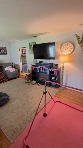 9125 Cecile Way, Sacramento, CA 95826