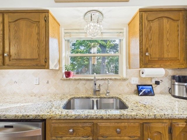 102 Misty Glen Circle, Gun Barrel City, TX 75156