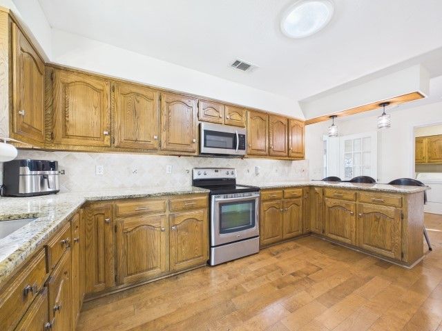 102 Misty Glen Circle, Gun Barrel City, TX 75156