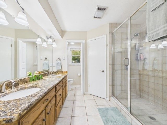 102 Misty Glen Circle, Gun Barrel City, TX 75156