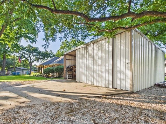 102 Misty Glen Circle, Gun Barrel City, TX 75156