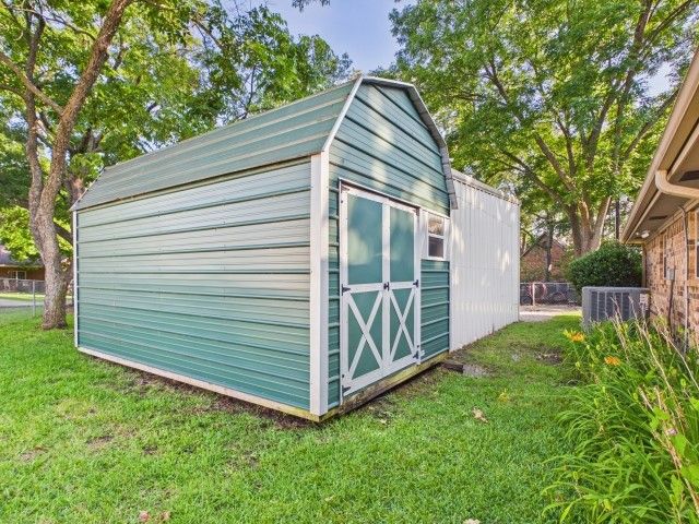 102 Misty Glen Circle, Gun Barrel City, TX 75156