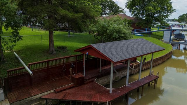 102 Misty Glen Circle, Gun Barrel City, TX 75156