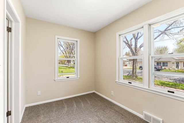 422 2nd Street N, Bayport, MN 55003