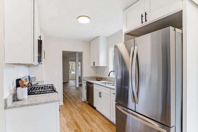 422 2nd Street N, Bayport, MN 55003