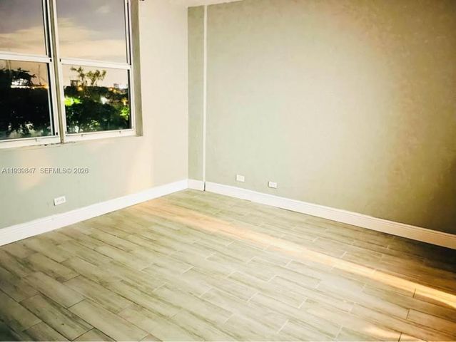 3660 NE 166th St 607, North Miami Beach, FL 33160