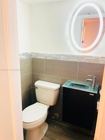 3660 NE 166th St 607, North Miami Beach, FL 33160