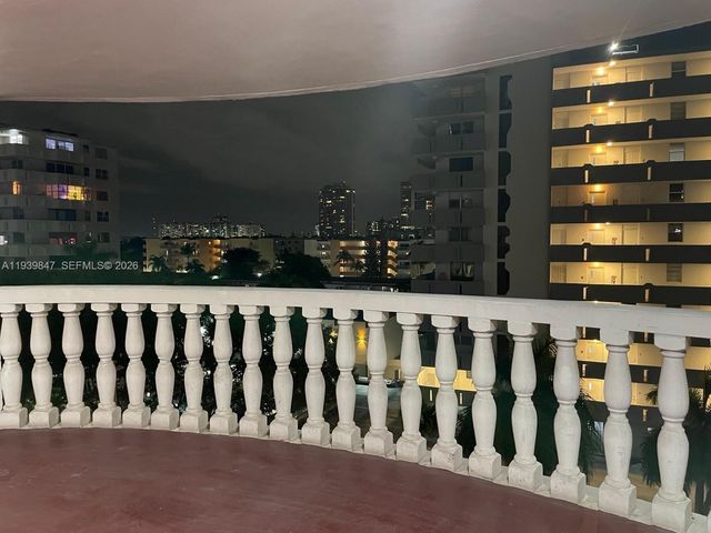 3660 NE 166th St 607, North Miami Beach, FL 33160