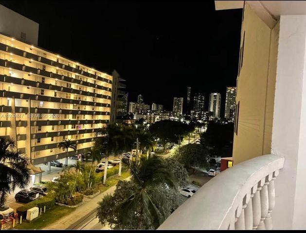 3660 NE 166th St 607, North Miami Beach, FL 33160