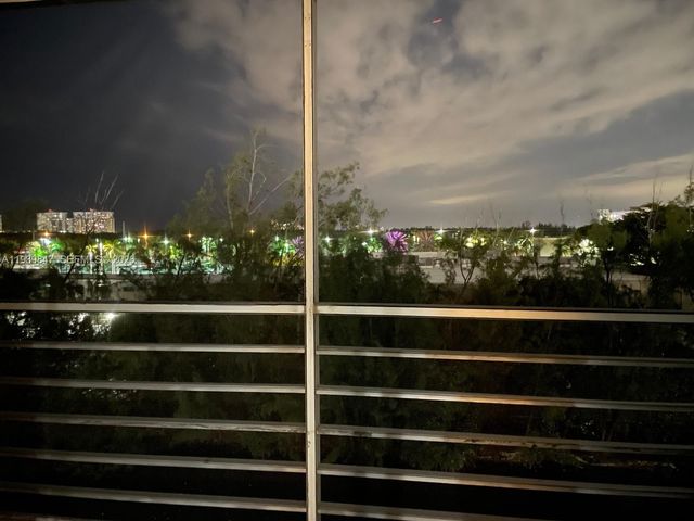 3660 NE 166th St 607, North Miami Beach, FL 33160