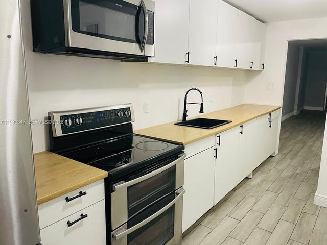 3660 NE 166th St 607, North Miami Beach, FL 33160