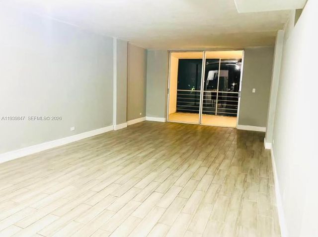 3660 NE 166th St 607, North Miami Beach, FL 33160