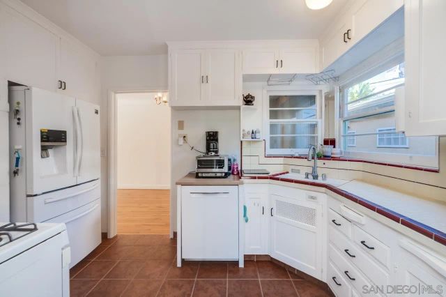 1815 Mission Cliff Dr, San Diego, CA 92116