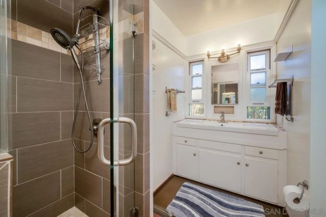 1815 Mission Cliff Dr, San Diego, CA 92116