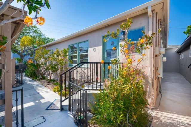 1815 Mission Cliff Dr, San Diego, CA 92116