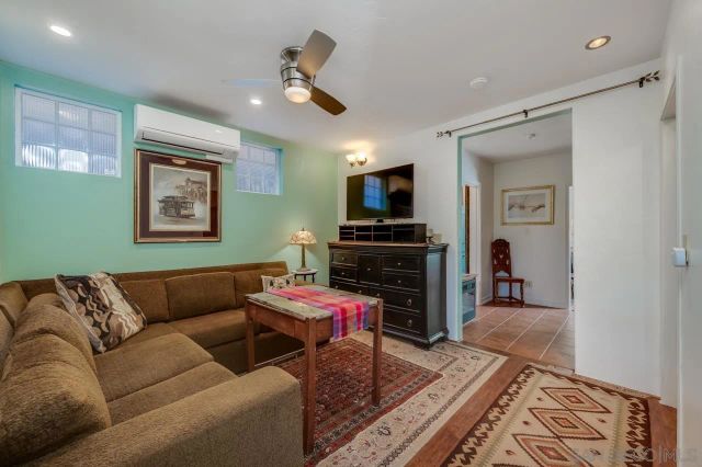 1815 Mission Cliff Dr, San Diego, CA 92116