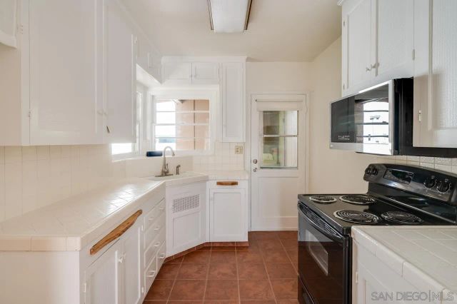 1815 Mission Cliff Dr, San Diego, CA 92116