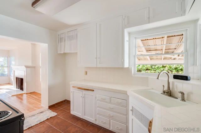 1815 Mission Cliff Dr, San Diego, CA 92116