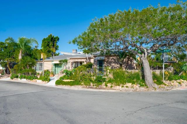 1815 Mission Cliff Dr, San Diego, CA 92116