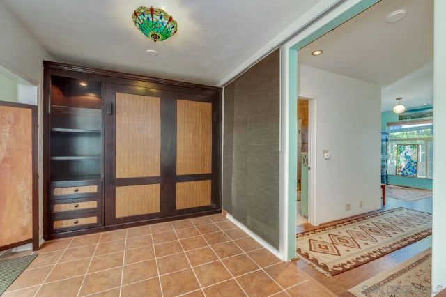 1815 Mission Cliff Dr, San Diego, CA 92116