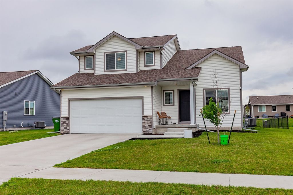 2104 Windcrest Drive, Granger, IA 50109
