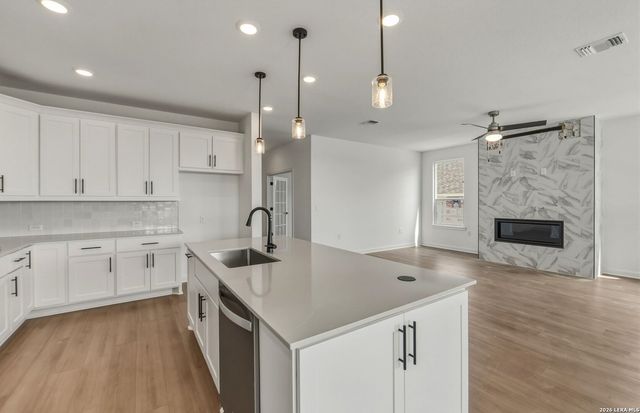 629 DAYFLOWER, New Braunfels, TX 78132