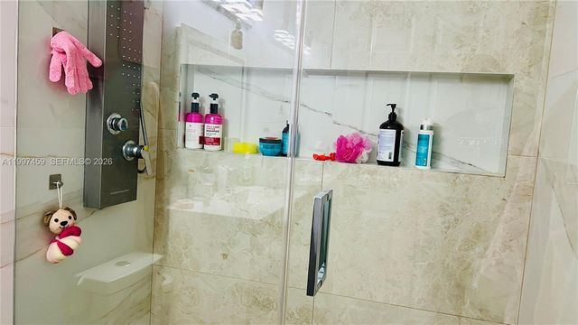18901 NW 77th Ct, Hialeah, FL 33015