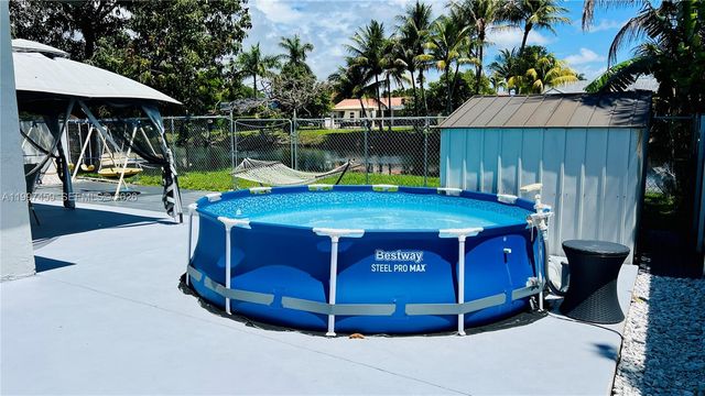 18901 NW 77th Ct, Hialeah, FL 33015