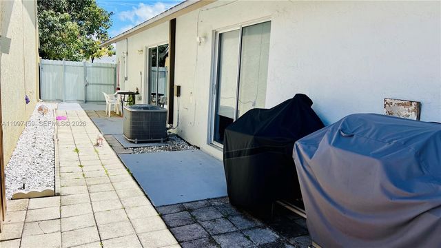 18901 NW 77th Ct, Hialeah, FL 33015