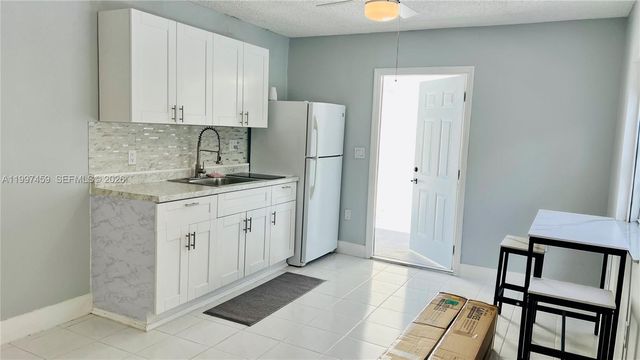 18901 NW 77th Ct, Hialeah, FL 33015