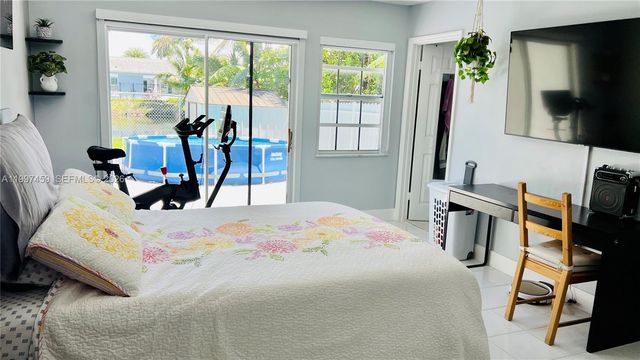 18901 NW 77th Ct, Hialeah, FL 33015