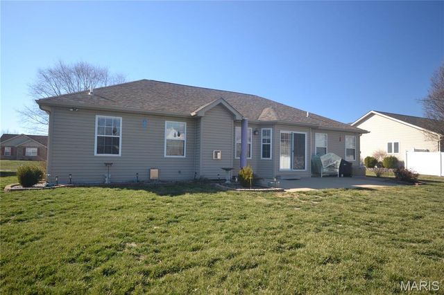 753 Fieldview Drive, Smithton, IL 62285