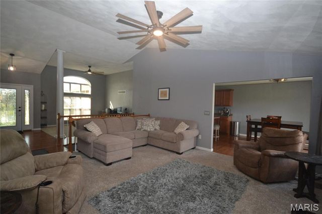 753 Fieldview Drive, Smithton, IL 62285