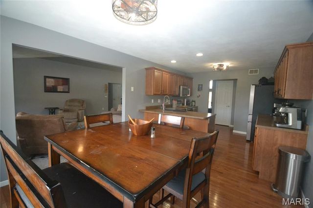 753 Fieldview Drive, Smithton, IL 62285