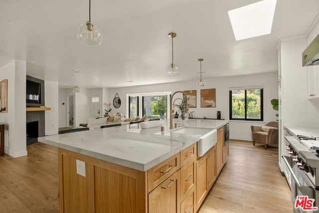 4100 Woodcliff Road, Los Angeles, CA 91403