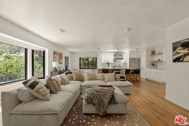 4100 Woodcliff Road, Los Angeles, CA 91403