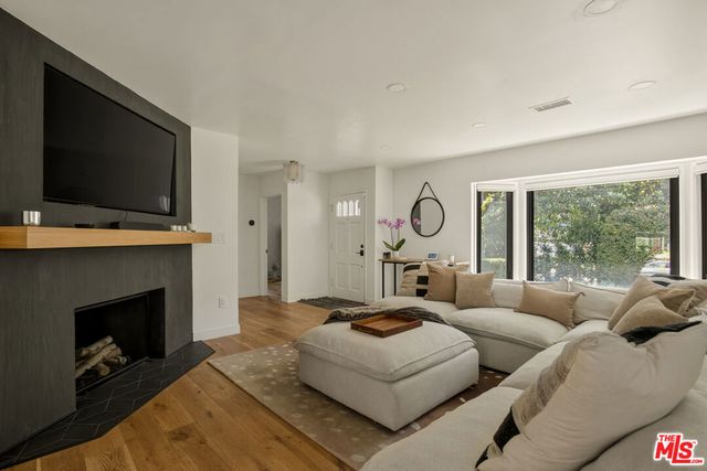 4100 Woodcliff Road, Los Angeles, CA 91403