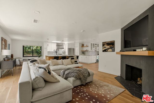 4100 Woodcliff Road, Los Angeles, CA 91403