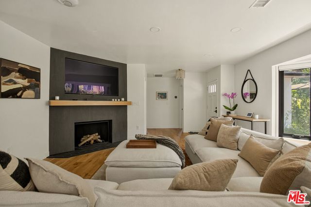 4100 Woodcliff Road, Los Angeles, CA 91403