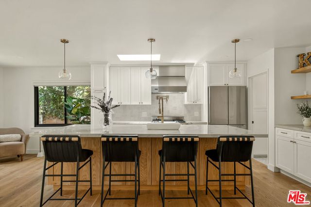 4100 Woodcliff Road, Los Angeles, CA 91403