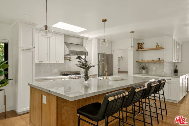 4100 Woodcliff Road, Los Angeles, CA 91403