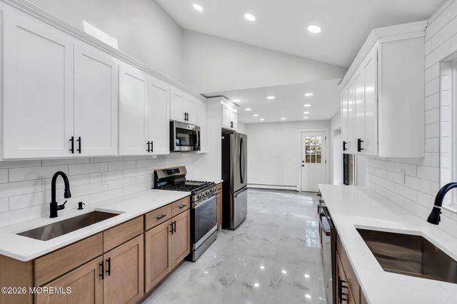 451 Manchester Street, Toms River, NJ 08757