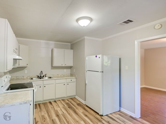 1727 Hickory Street, Shreveport, LA 71108