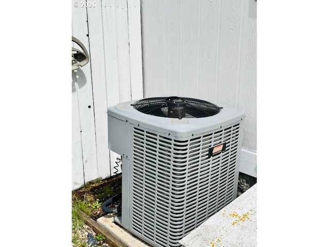 2438 MAIA Loop, Springfield, OR 97477