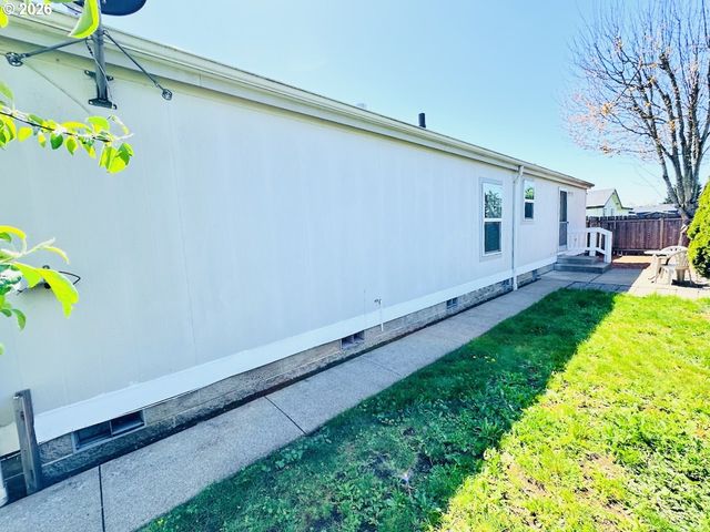 2438 MAIA Loop, Springfield, OR 97477