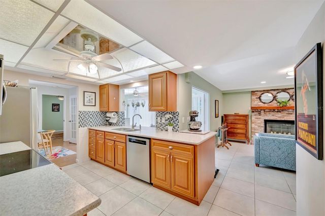 5729 AUGUSTA CIRCLE, Sarasota, FL 34238