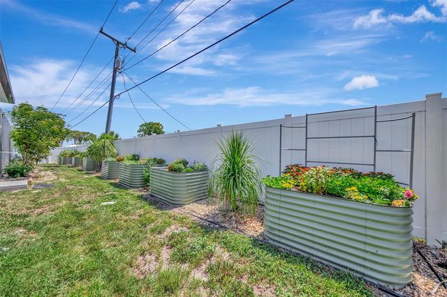 5729 AUGUSTA CIRCLE, Sarasota, FL 34238