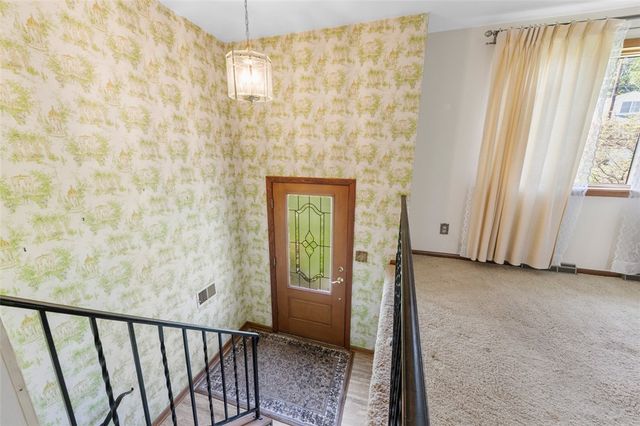 102 Kenneth Dr, Delmont, PA 15626